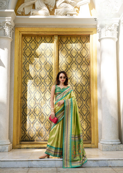 Sari en soie raffiné ethnique à bordure contrastée vert bleu multicolore Tradition COLLECTION RADHIKA