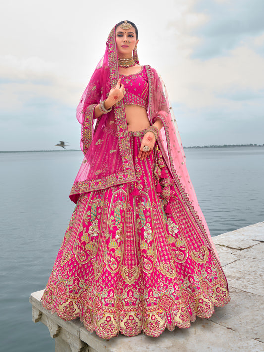 Eleganter rosa-grauer Braut-Lehenga mit Zarkan-Stickerei und Pailletten