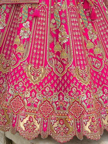 Eleganter rosa-grauer Braut-Lehenga mit Zarkan-Stickerei und Pailletten