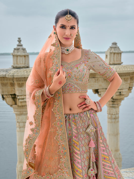 Eleganter rosa-grauer Braut-Lehenga mit Zarkan-Stickerei und Pailletten