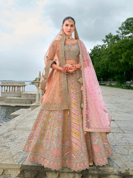 Eleganter rosa-grauer Braut-Lehenga mit Zarkan-Stickerei und Pailletten