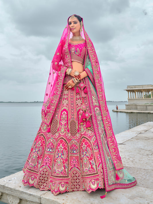 Eleganter rosa-grauer Braut-Lehenga mit Zarkan-Stickerei und Pailletten