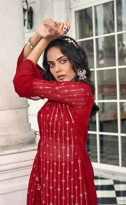 Ensemble Indo-Occidental Salwar en Georgette Rouge avec Broderie au Fil et Sequins