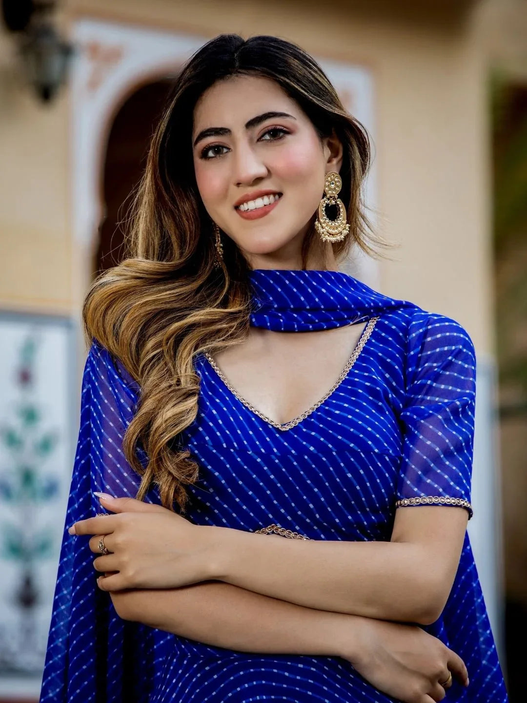 Lehenga Choli Bleu Royal en Georgette avec Imprimé Leheriya, Broderies Zari et Dentelle Cording