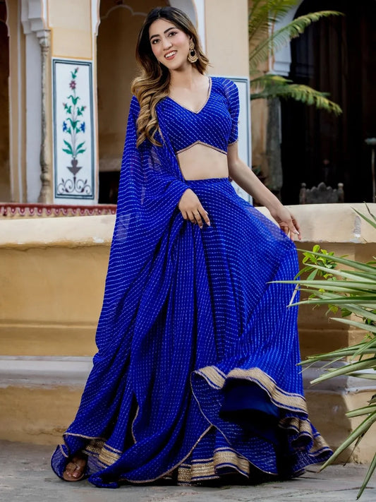 Lehenga Choli Bleu Royal en Georgette avec Imprimé Leheriya, Broderies Zari et Dentelle Cording
