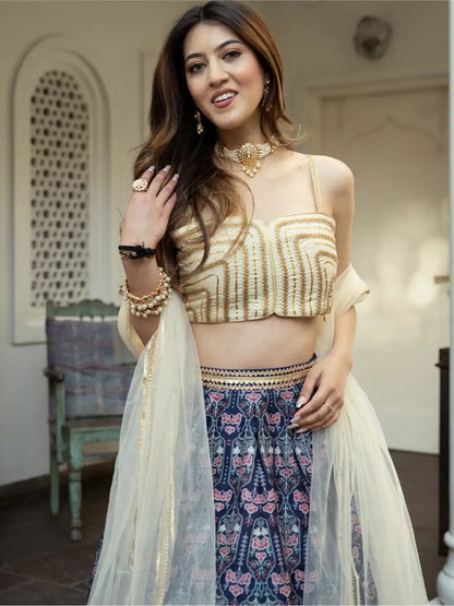 Lehenga en soie bleue et crème avec imprimé numérique et travail Gota Patti tendance