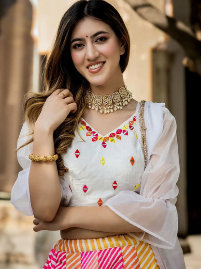 Lehenga Organza blanc rose et jaune multicolore avec impression numérique et blouse avec perles et travail de miroir authentique