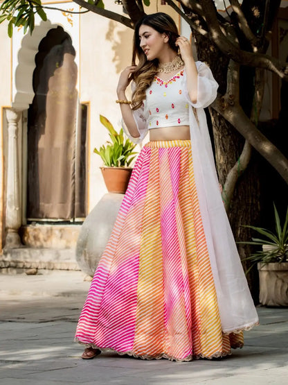 Lehenga Organza blanc rose et jaune multicolore avec impression numérique et blouse avec perles et travail de miroir authentique