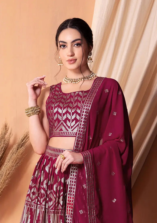 Lehenga en georgette rose foncé avec sequins et broderie à fil
