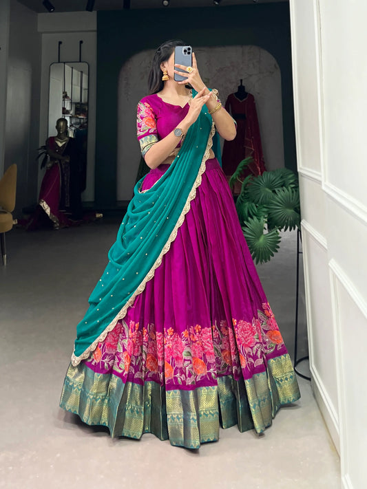 Dunkelrosa Lehenga Choli aus Baumwolle und Seide mit Stickerei