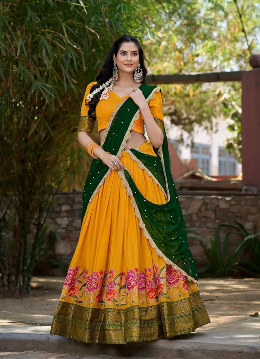 Senffarbener Lehenga Choli aus Baumwolle und Seide mit Stickerei