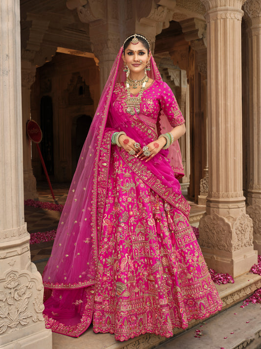 Lehenga de mariée rose fuschia net dupatta avec détails de broderies dorées et motifs COLLECTION MAHIYA