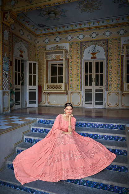 Lehenga choli rose pêche en georgette avec broderies de fils et sequins