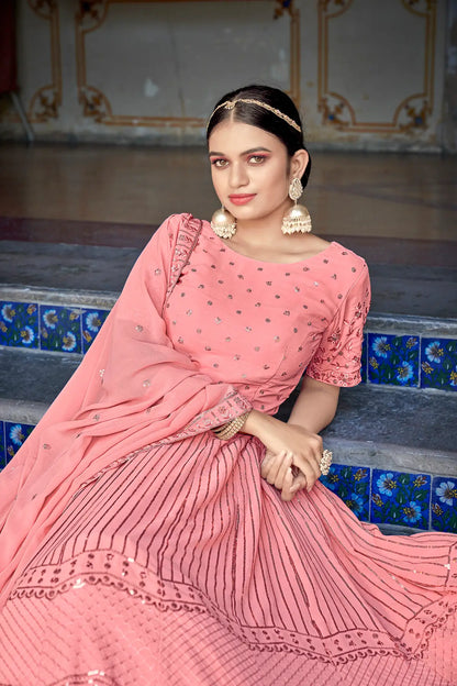 Lehenga choli rose pêche en georgette avec broderies de fils et sequins
