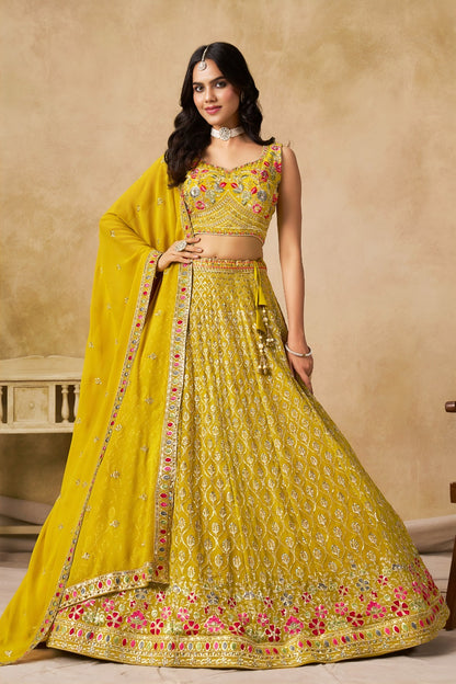 Lehenga jaune haldi avec broderies romantiques de fleurs COLLECTION MONICA