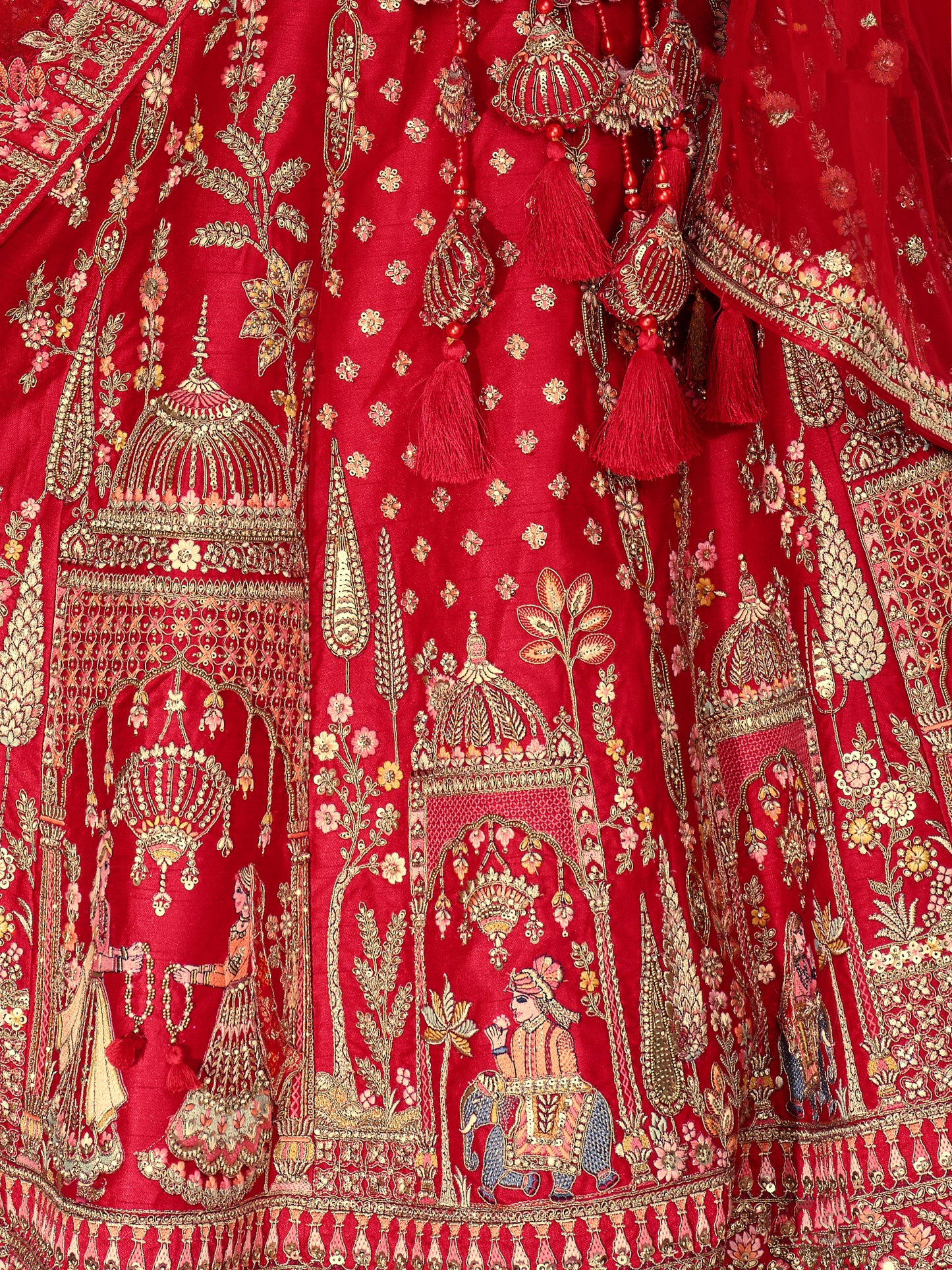 Lehenga de mariée rouge avec détails de broderies dorées COLLECTION MAHIYA