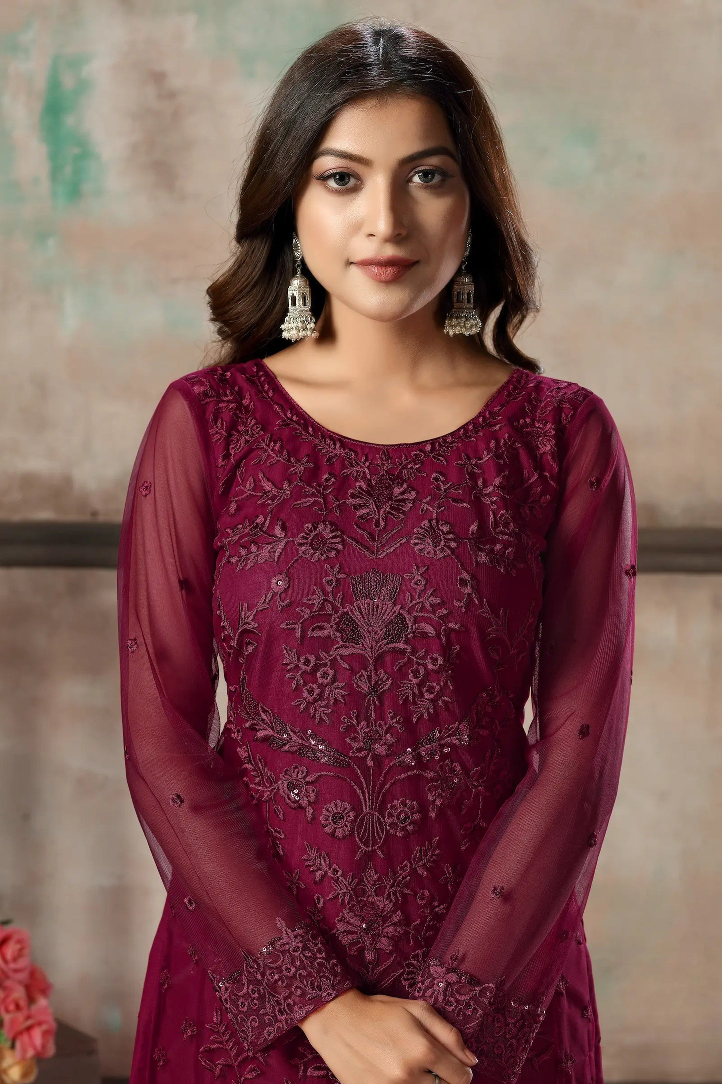Ensemble Salwar en Filet Rose Foncé avec Broderie au Fil et Sequins