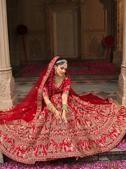 Lehenga de mariée rouge ARPITA avec détails de broderies dorées