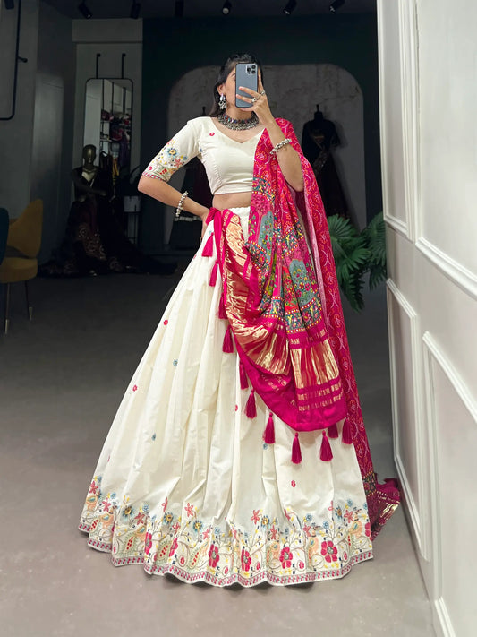 Lehenga choli brodé en coton khadi blanc neige avec dupatta en soie Gaji