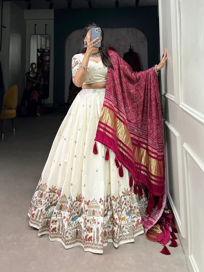 Lehenga choli brodé en coton khadi blanc avec dupatta en soie Gaji