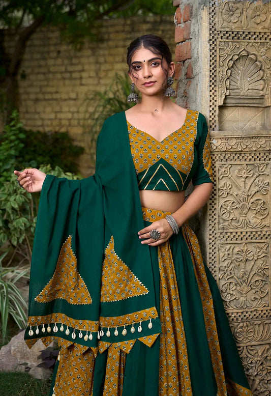 Lehenga spécial Navratri vert et jaune à imprimés ethniques uni en coton