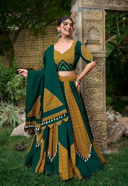 Lehenga spécial Navratri vert et jaune à imprimés ethniques uni en coton
