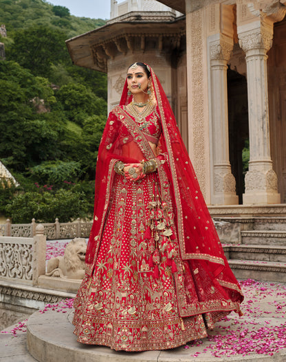 Lehenga de mariée rouge ANEET avec détails de broderies dorées