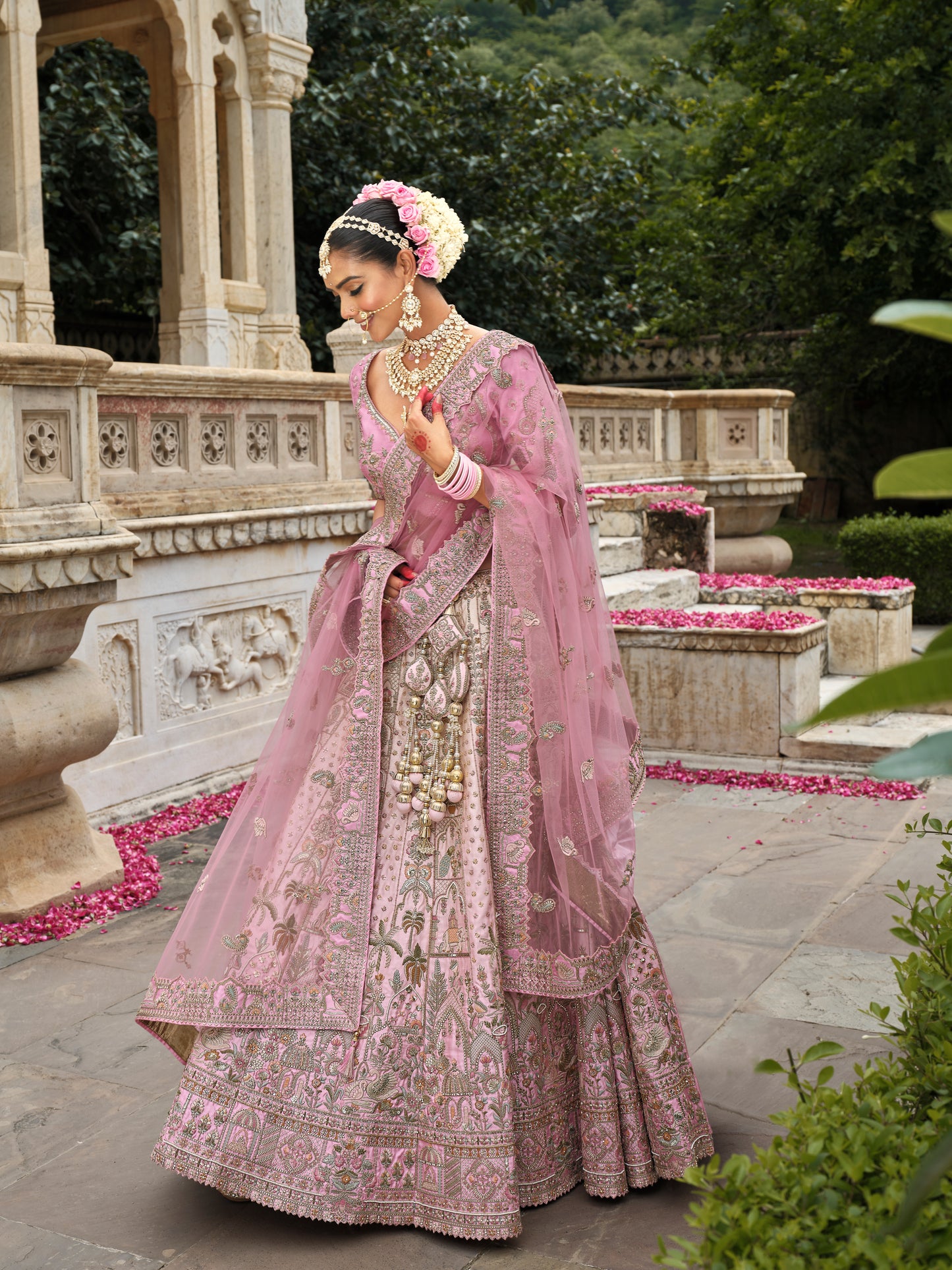 Lehenga de mariée rose clair ANEET avec détails de broderies dorées