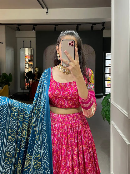 Lehenga choli en soie Gaji imprimée traditionnellement de couleur rose foncé