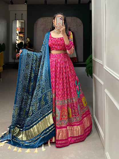 Lehenga choli en soie Gaji imprimée traditionnellement de couleur rose foncé