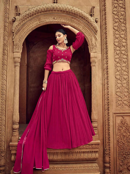 Lehenga Rose Foncé en Georgette avec Broderies Faites Main