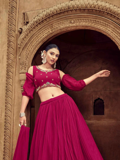 Lehenga Rose Foncé en Georgette avec Broderies Faites Main