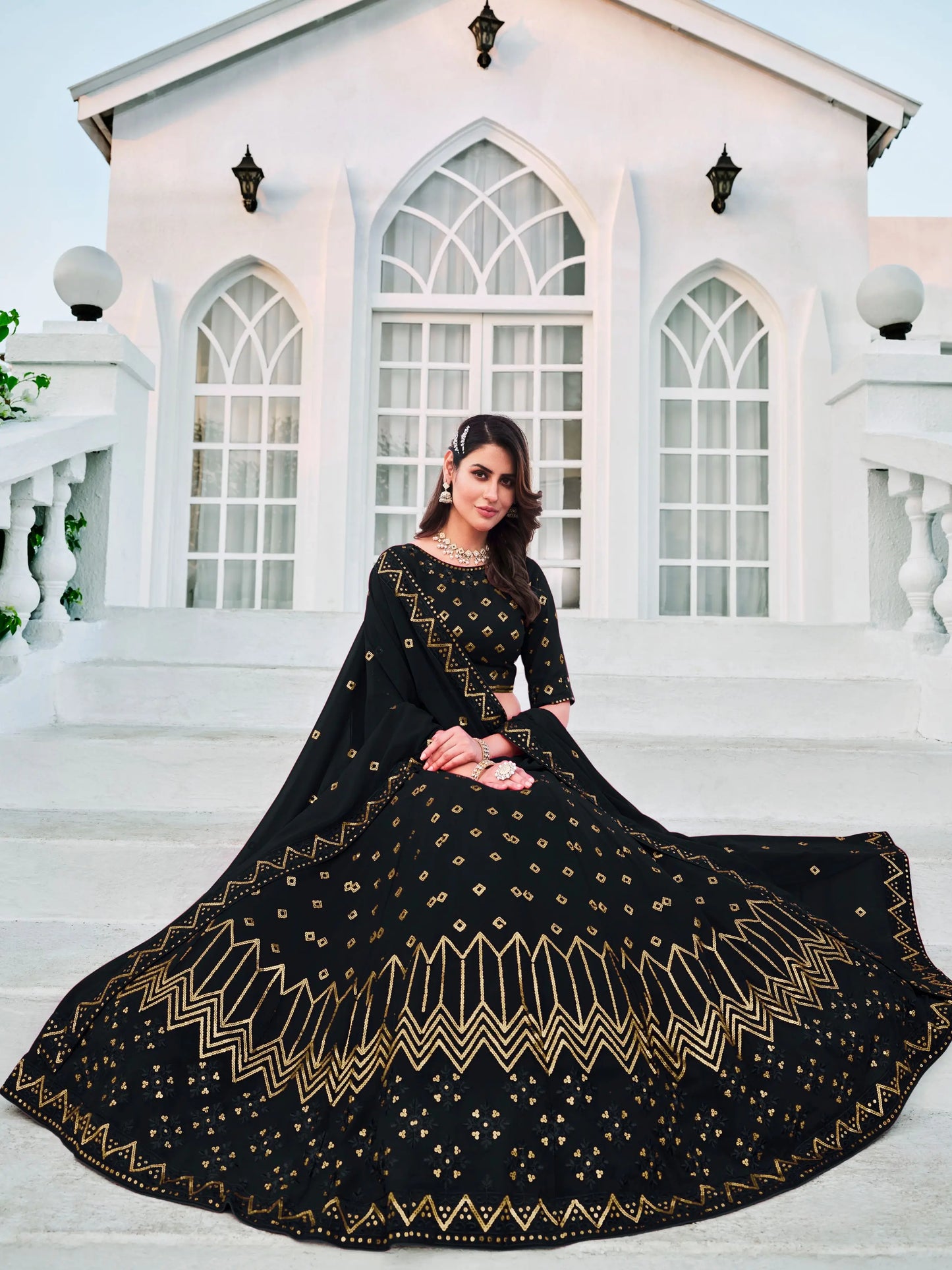 Ensemble Lehenga Choli bleu marine en georgette avec broderie en fil et sequins