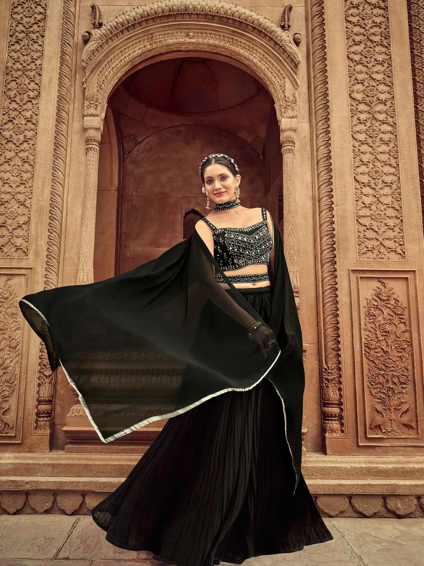 Ensemble Lehenga Choli Noir en Georgette avec Travail Main et Voile