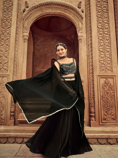 Ensemble Lehenga Choli Noir en Georgette avec Travail Main et Voile