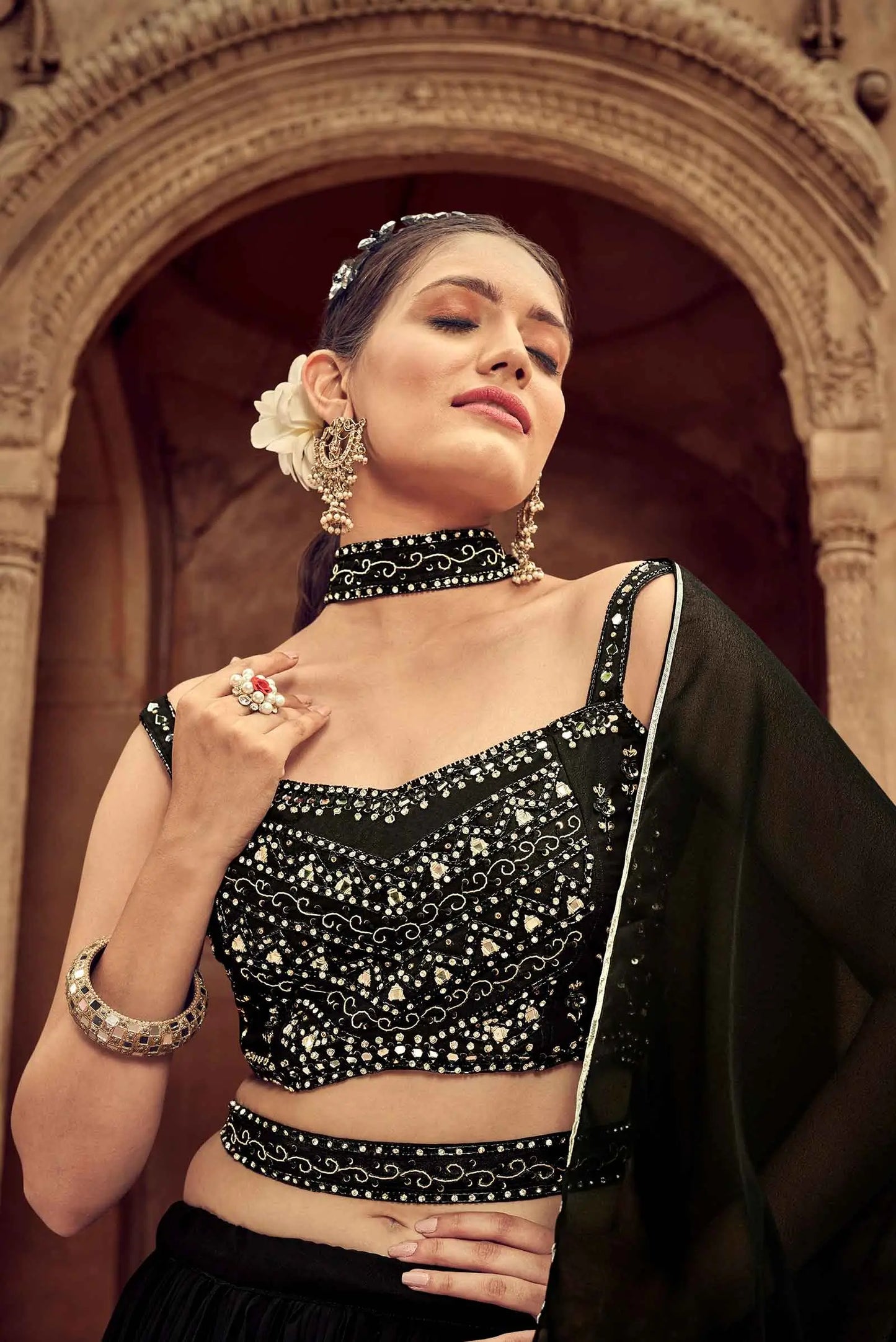 Ensemble Lehenga Choli Noir en Georgette avec Travail Main et Voile