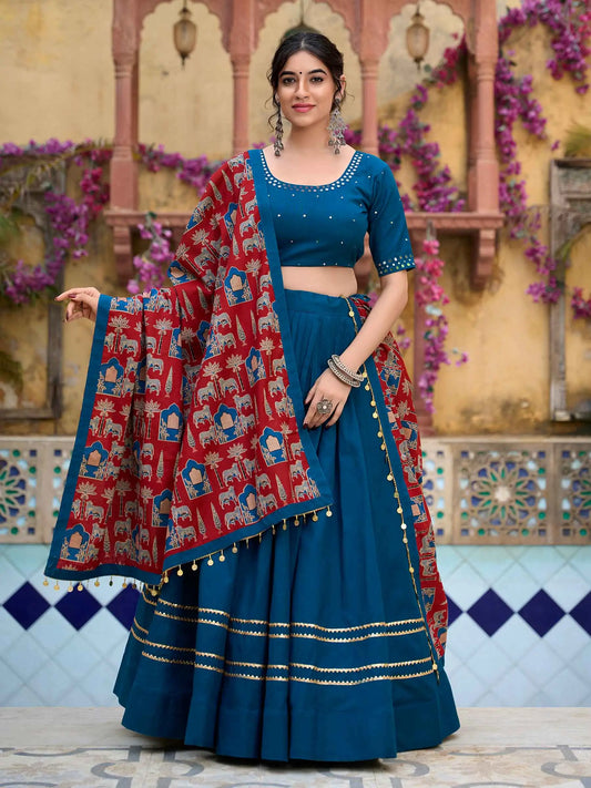 Lehenga choli spécial Navratri avec travail de miroirs bleu canard splendide en coton et finitions Gota patti