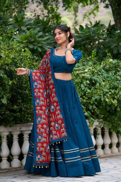 Lehenga choli spécial Navratri avec travail de miroirs bleu canard splendide en coton et finitions Gota patti