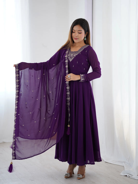 Traubenviolettes Anarkali-Kleid-Set