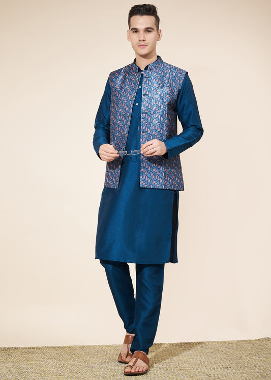 Ensemble Kurta tendance bleu foncé avec Veste Koti bleue avec motifs en jacquard COLLECTION AYAAN
