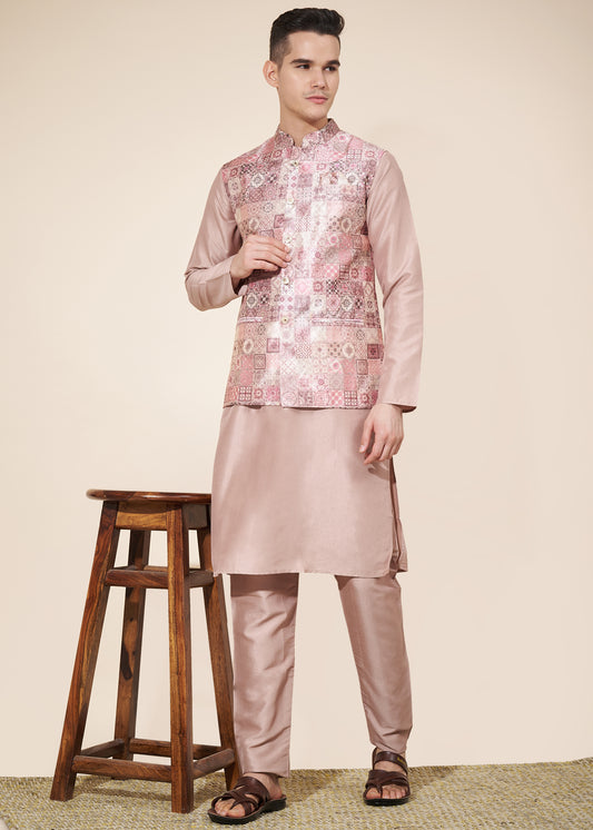 Ensemble Kurta tendance rose pâle avec Veste Koti rose pâle avec motifs en jacquard COLLECTION AYAAN