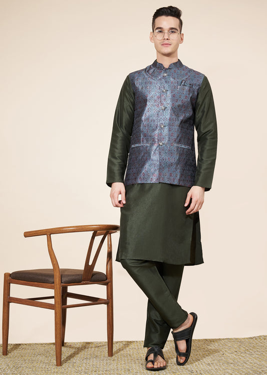 Ensemble Kurta tendance vert foncé avec Veste Koti bleue à motifs en jacquard COLLECTION AYAAN