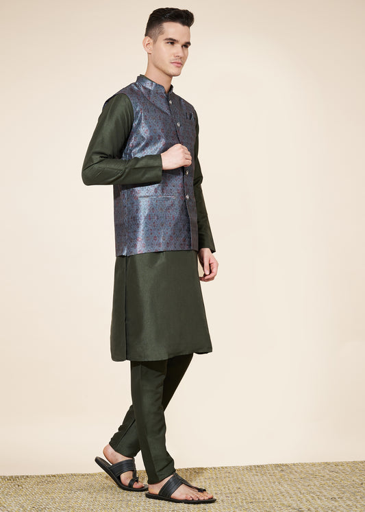 Ensemble Kurta tendance vert foncé avec Veste Koti bleue à motifs en jacquard COLLECTION AYAAN