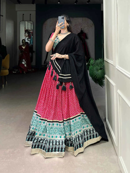 Lehenga choli spécial Navratri en rouge doux imprimé bandhej et ajarakh en coton et rayon