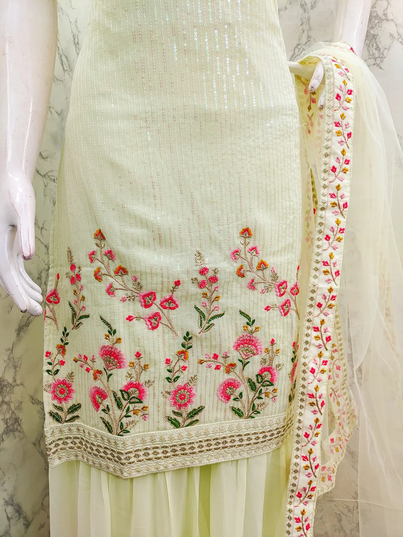Ensemble salwar en georgette vert pistache avec broderies à sequins – Tenue traditionnelle fraîche et raffinée pour femme