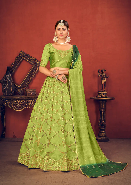 Lehenga Choli en Soie Art Vert Perroquet avec Broderie au Fil et Sequins