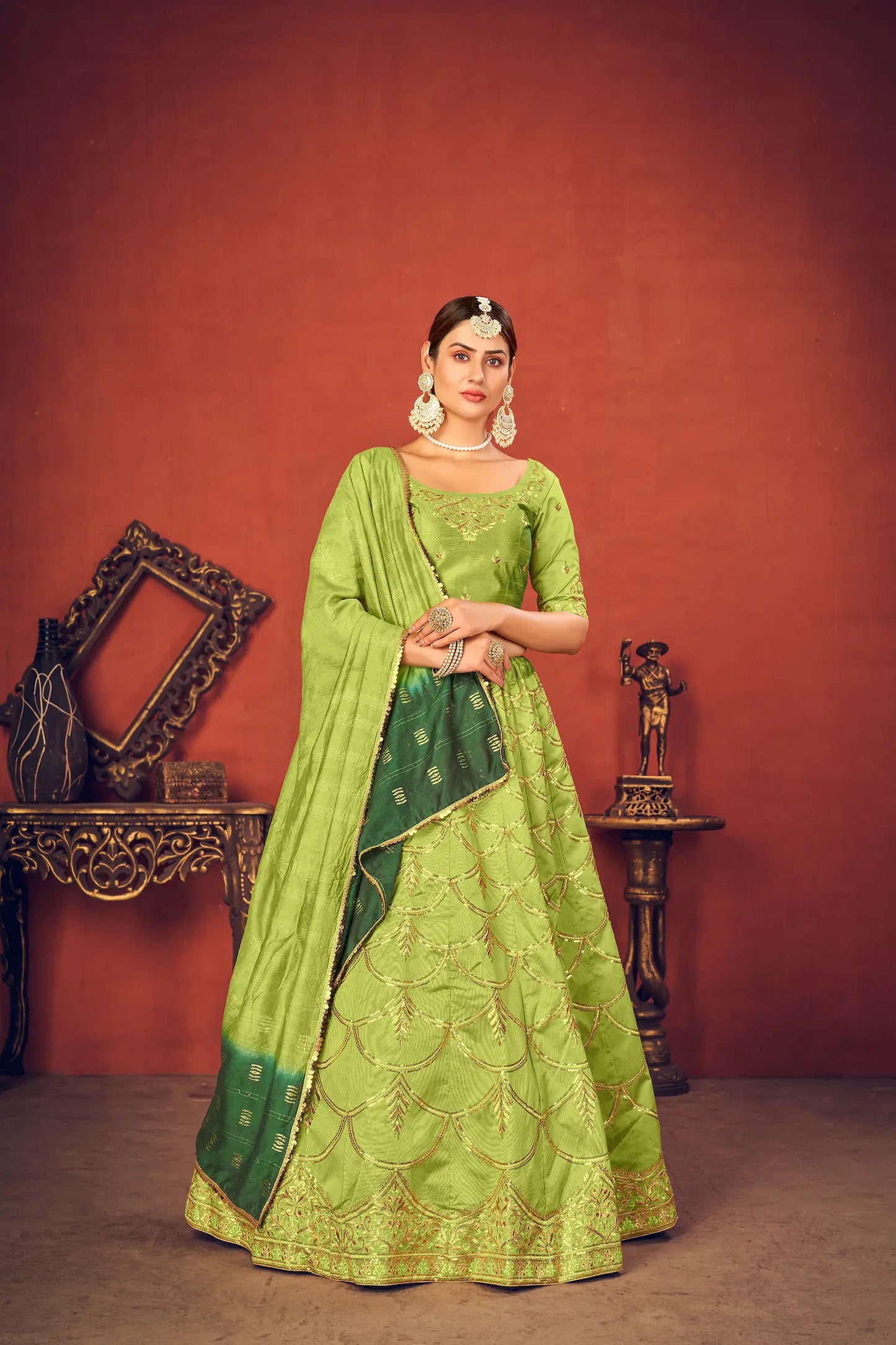 Lehenga Choli en Soie Art Vert Perroquet avec Broderie au Fil et Sequins