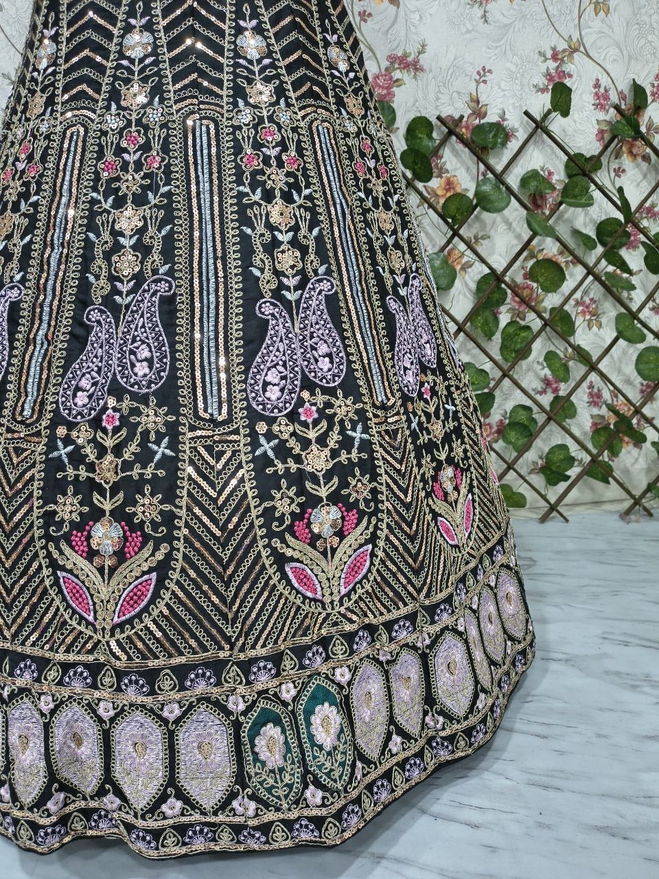Lehenga broderies et sequins noir Inspiration Designer COLLECTION ANYAA