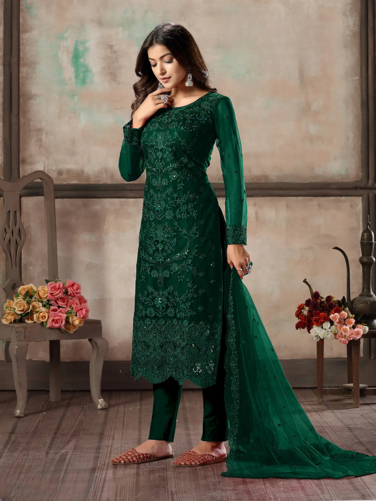 Ensemble salwar vert en filet avec broderie au fil et sequins