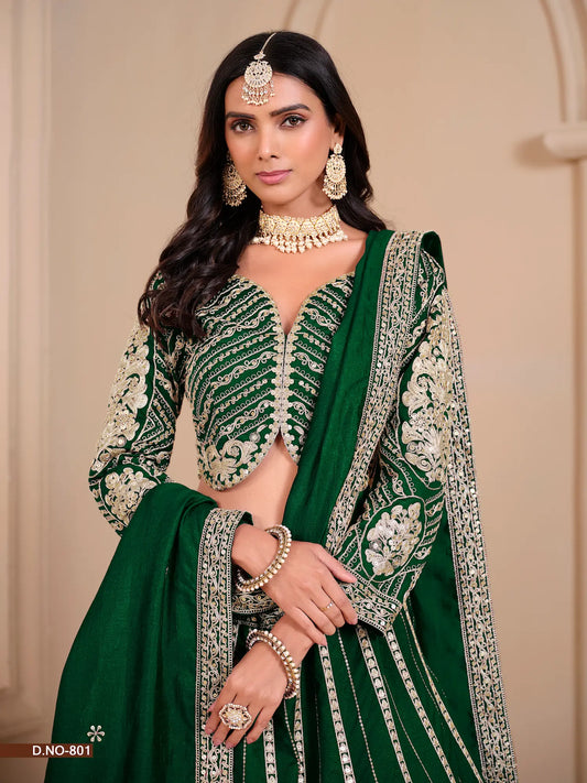 Grün schimmerndes Lehenga-Choli-Set aus Kunstseide mit zarter Fadenarbeit und schimmernder Paillettenstickerei